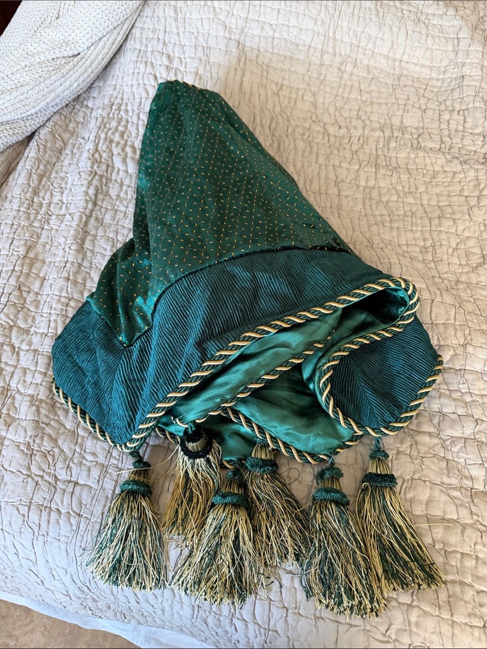 Christmas tree skirt Emerald Green and gold six huge tassels all triangular